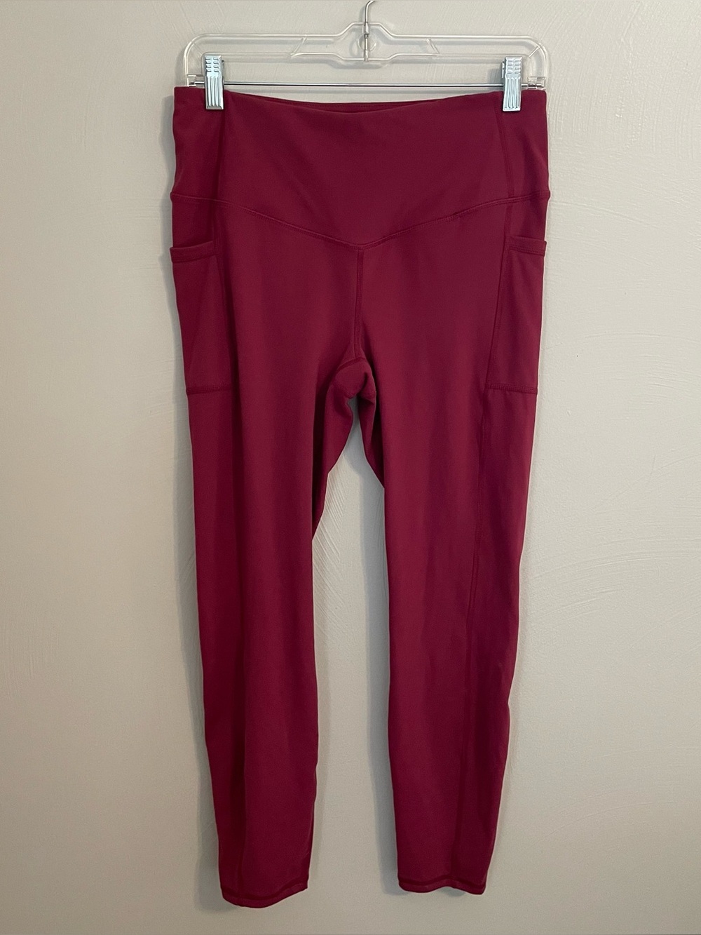GAIAM Women’s burgundy color leggings size medium